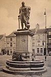 Statue of Egmont, market square, Zottegem (old photo)