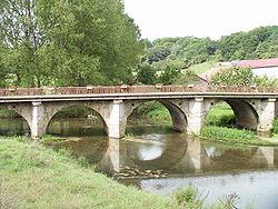 Pont par dessus le Mouzon à Pompierre