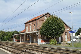 La gare vue du côté des voies, en 2013.