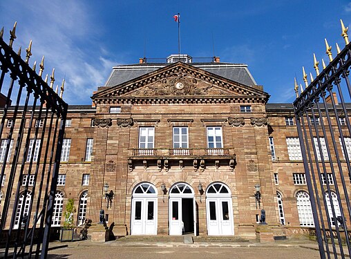 The entrance facing the city