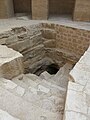 Cour du mastaba, accès à la tombe souterraine