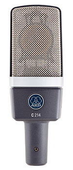 Un microphone à condensateur de marque AKG Acoustics. (définition réelle 3 782 × 8 799)