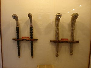 Royal mantle sticks