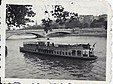 Bateau-mouche sur la Seine, vers 1900.