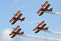 Boeing-Stearman Model 75 des Breitling Wingwalkers, meeting aérien de Duxford.