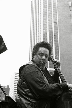 Charles Mingus vuonna 1976.