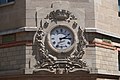 Photographie en couleur d'une horloge.