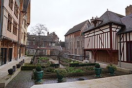 Cour de l'hôtel Juvénal des Ursins.