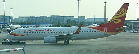 The left side of this Hainan Airlines aircraft, however, shows the text running from left to right (海南航空).