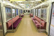 狭幅の8800番台の車内（モハ8802）