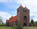 Katholische Christus-König-Kirche mit Einfriedung