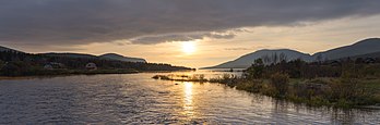 Rio Kolvitsa na península de Kola, região de Murmansque, Rússia (definição 16 720 × 5 539)