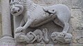 Lion droit sur la façade