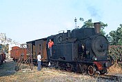 locomotiva R.302.019 in manovra allo scalo merci della stazione nel 1974