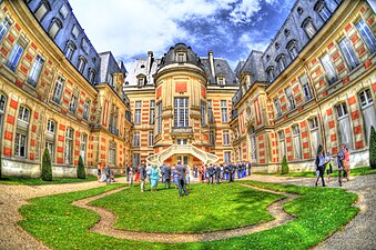 Vue arrière de l'hôtel de ville.