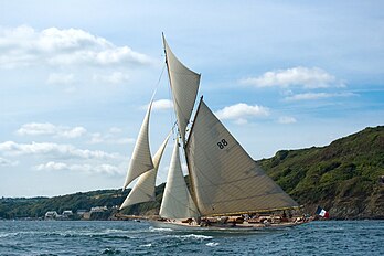 Le yacht de course écossais Moonbeam III. (définition réelle 3 733 × 2 489)