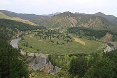 Mohaka bends into an oxbow. The rock formation called the Organs is near the bottom of the photo.