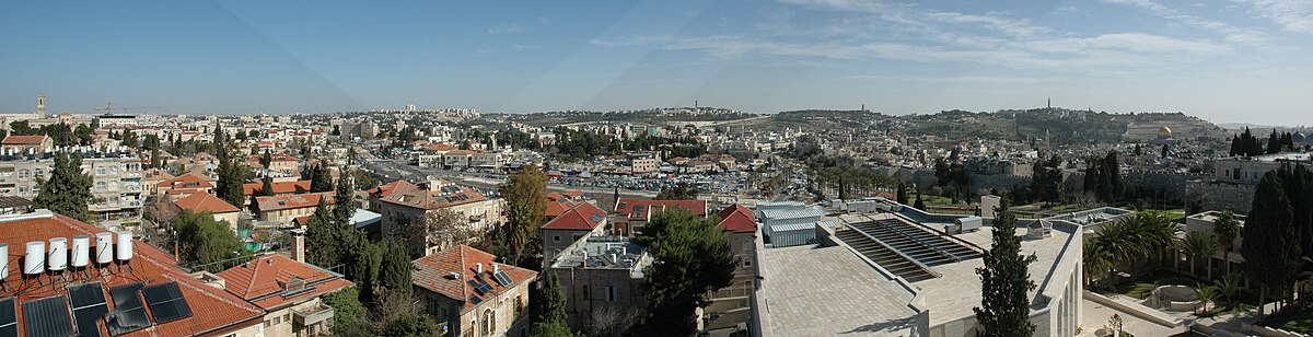 פנורמה של אזור מורשה ושער שכם שצולמה מגג הנוטרדם של ירושלים