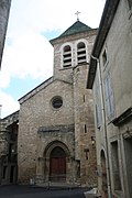 Église paroissiale du village avec son clocher vert, symbole du village.