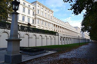 Carlton House Terrace (1832) di John Nash