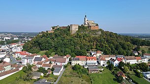 Westansicht von Güssing mit der Burg im Zentrum