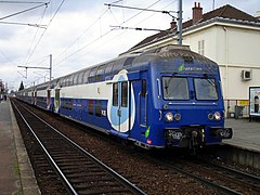 Une rame VB 2N en gare, se dirige vers Paris-Nord.