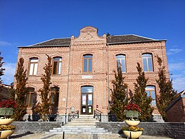 The town hall in Viesly