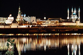 Le kremlin de Kazan et la rivière Kazanka (Russie). (définition réelle 5 456 × 3 632*)