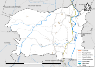 Carte en couleur présentant le réseau hydrographique de la commune