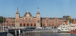 Amsterdam Centraal sedd från Stationsplein