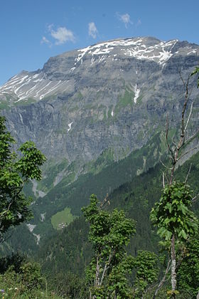 Le cirque des Fonts dominé par le mont Buet.