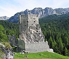 Burgruine Andraz mit dem Nuvolaurücken im Hintergrund