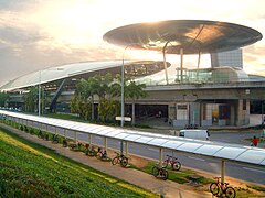 La station Expo, à côté du palais des expositions de 10 hectares, au design futuriste par Foster and Partners.