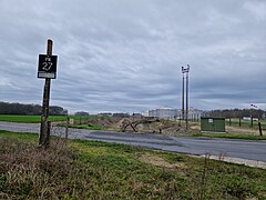 L'ancien EP de Varo Energy (ex Argos), vu depuis le PN 27, peu après la gare de Beaune-la-Rolande.