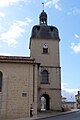 Le clocher-porche de l'église.