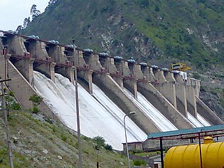 Hochwasserentlastung an der Staumauer der Salal-Talsperre