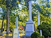 The broken mast monument/Whalers grave