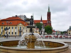 Białystok — parte da praça principal com uma fonte