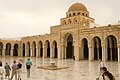 Ineludibile modello: la Grande moschea di Qayrawan (IX sec.). Veduta parziale della corte.