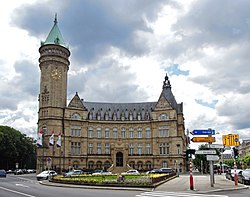 Hauptsitz in einem historistischen Gebäude in Luxemburg