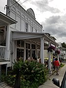 Façade avant du Café-Boutique "Aux Cinq Sœurs" sur la rue Masson, soit l'ex-magasin de David Leblanc.