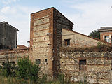 Mura scaligere in via Legione Gallieno, con il sedime dell’antico fossato