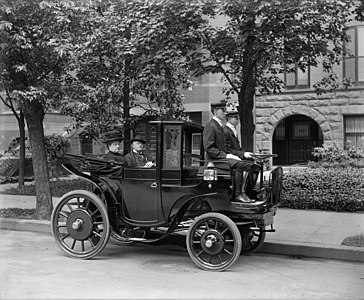 Krieger Landaulette at Kriéger Company of Electric Vehicles, by Harris & Ewing (restored by Adam Cuerden)