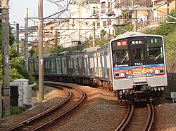 「走れ!みんなの横浜号」として運転中の7754×10 （2008年6月6日 鶴ヶ峰駅）