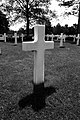 Tombe d'un soldat inconnu avec l'inscription : « Here rests in honored glory a comrade in arms - Known but to God ».