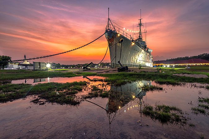 圖為泰國皇家海軍的退役訓練船美功號。現時作為旅遊景點停泊於朱壯告堡。