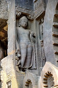 פסל בודהה במרפסת מערת 9