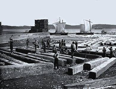 Photographie, Butting square timber, les extrémités des plançons sont taillées en pointe, ce qui les protège des rochers pendant le flottage. Québec, QC, 1872, William Notman (1826-1891), Plaque de verre au collodion humide, 20 x 25 cm