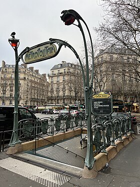 L'entrée de métro Guimard de la station.