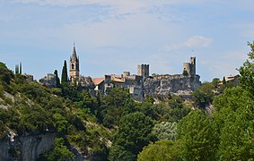 Le village d'Aiguèze surplombant l'Ardèche